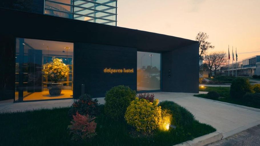 DelParco-Hotel-Cambium 9x5.jpg
